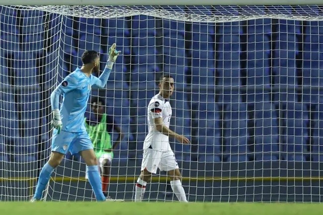 Barcelona’s Dest sent off for two yellows in 30 secs - Bóng Đá