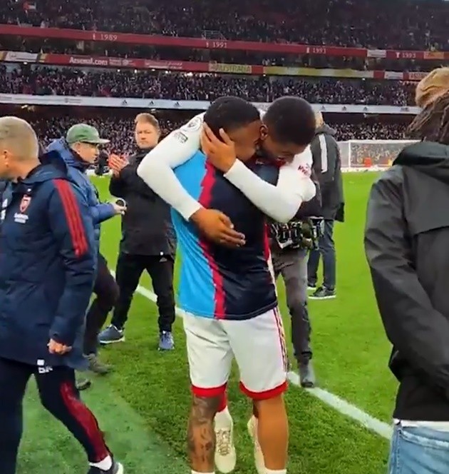 Jesus ăn mừng cùng Nelson - Bóng Đá