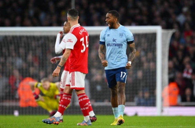 Chelsea icon Ashley Cole’s fiancee stuns in see-through dress as she parties on boat in Ibiza on wild hen do - Bóng Đá