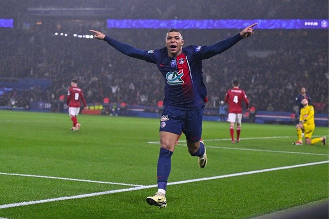 Cơn lốc Mbappe - Bóng Đá