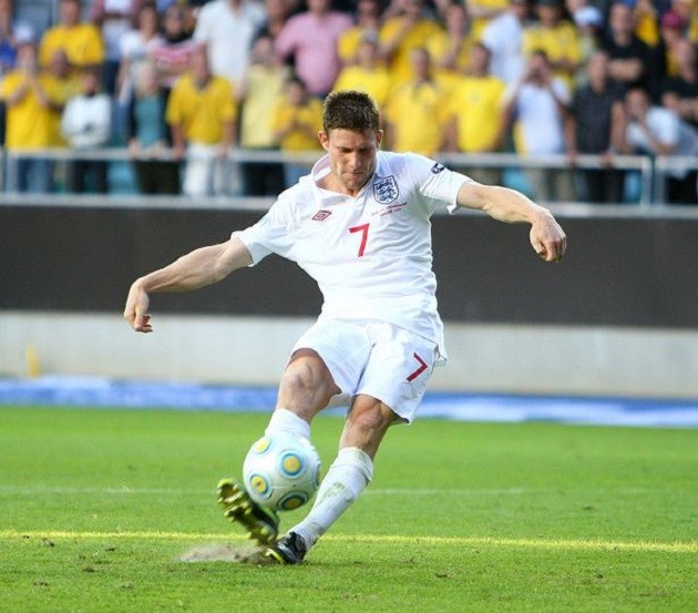 Đêm qua, Nikola Kalinic tỏa sáng - Bóng Đá