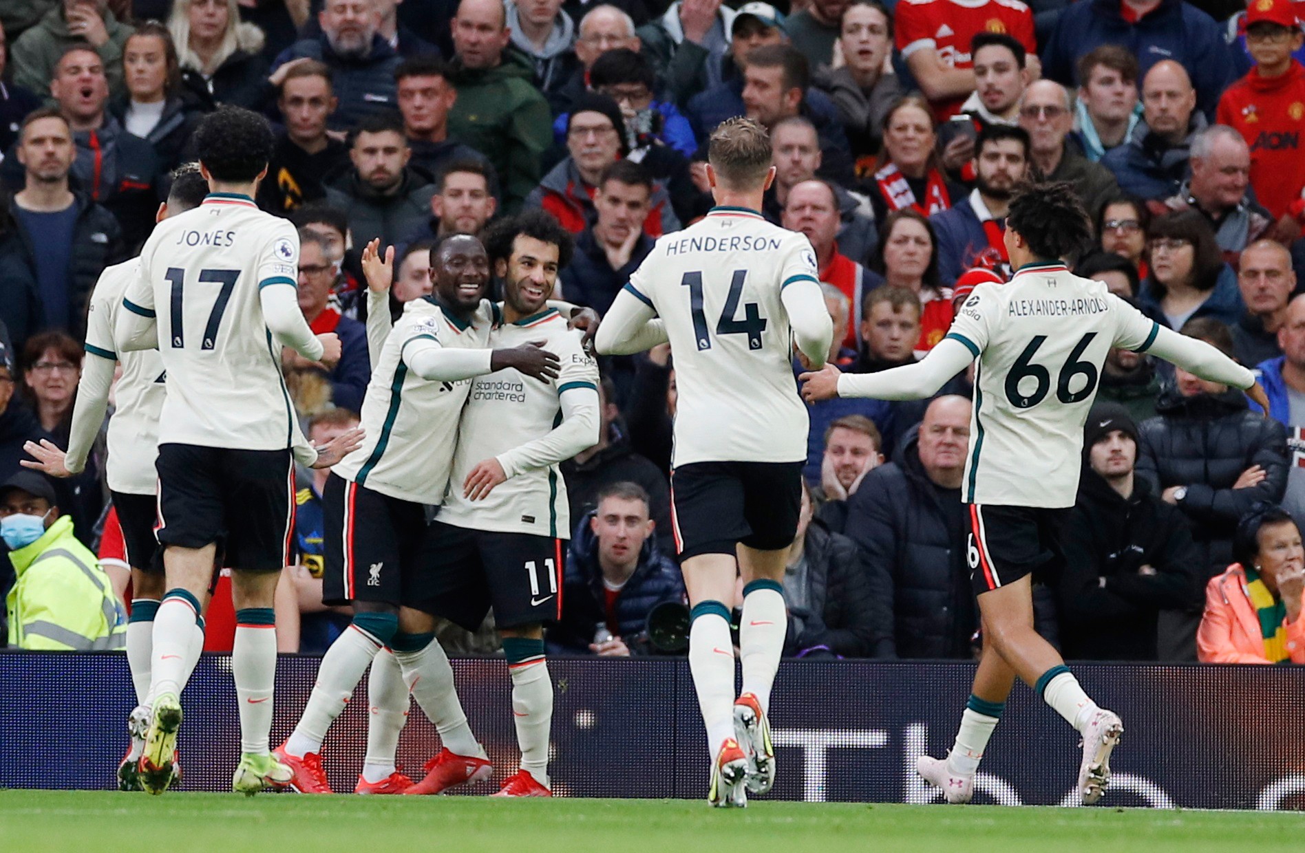 Cùng là chủ Mỹ, Liverpool và Man Utd lại quá khác biệt - Bóng Đá