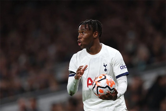 Paul Merson has given his verdict on Tottenham Hotspur and Italy international left-back Destiny Udogie. - Bóng Đá
