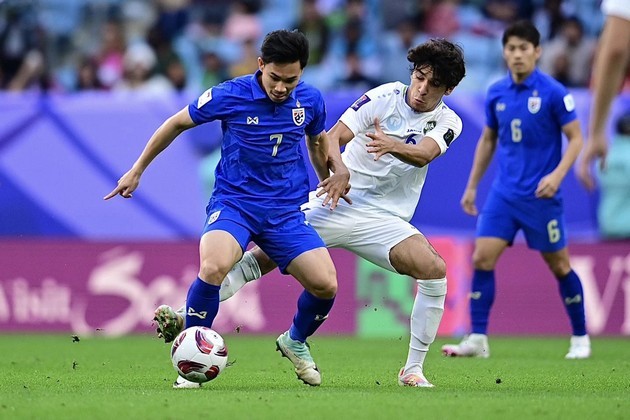 4 điểm nhấn Thái Lan vs Uzbekistan: Thêu hoa dệt gấm; Khoảnh khắc phấn khích - Bóng Đá