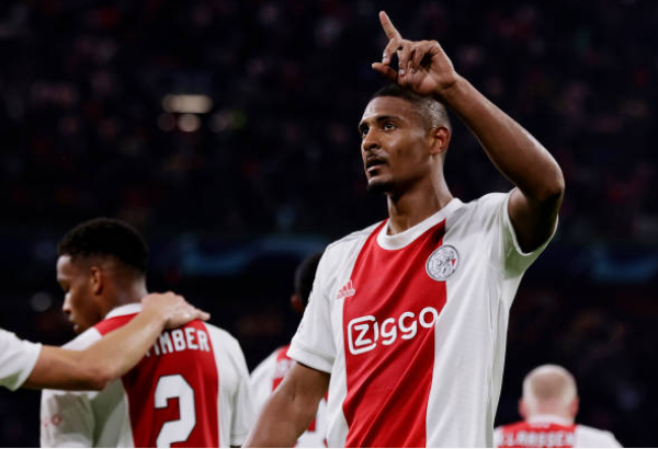 Cựu sao Man Utd tỏa sáng trong thắng lợi hủy diệt của Ajax trước Dortmund - Bóng Đá