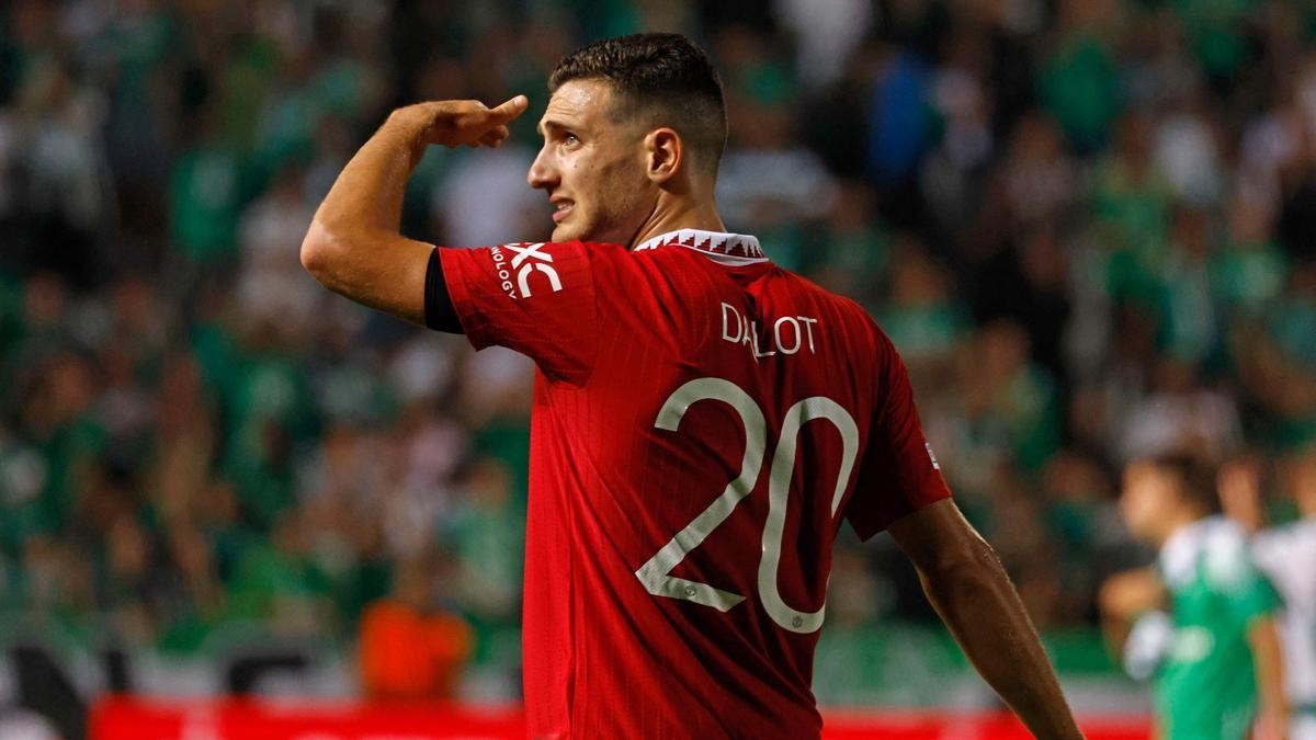 Diogo Dalot on deal expiring - Bóng Đá