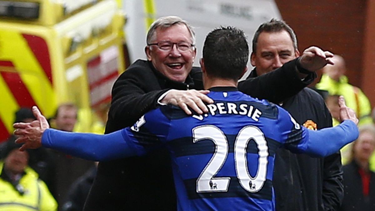 Robin van Persie's reaction to Sir Alex Ferguson retiring just a year after signing him - Bóng Đá