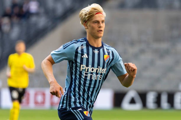 LUCAS BERGVALL LIKELY TO JOIN BARCELONA OR BORUSSIA DORTMUND - Bóng Đá