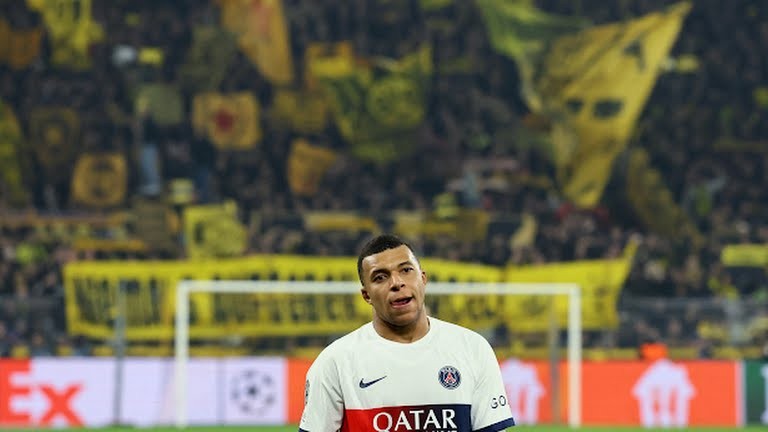 Mbappe hóa Torres, PSG hú vía vượt qua vòng bảng - Bóng Đá