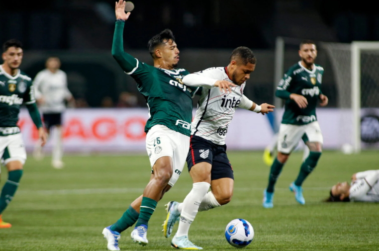 REPORT: ARSENAL HOLD TALKS WITH VITOR ROQUE REPRESENTATIVES IN LONDON - Bóng Đá