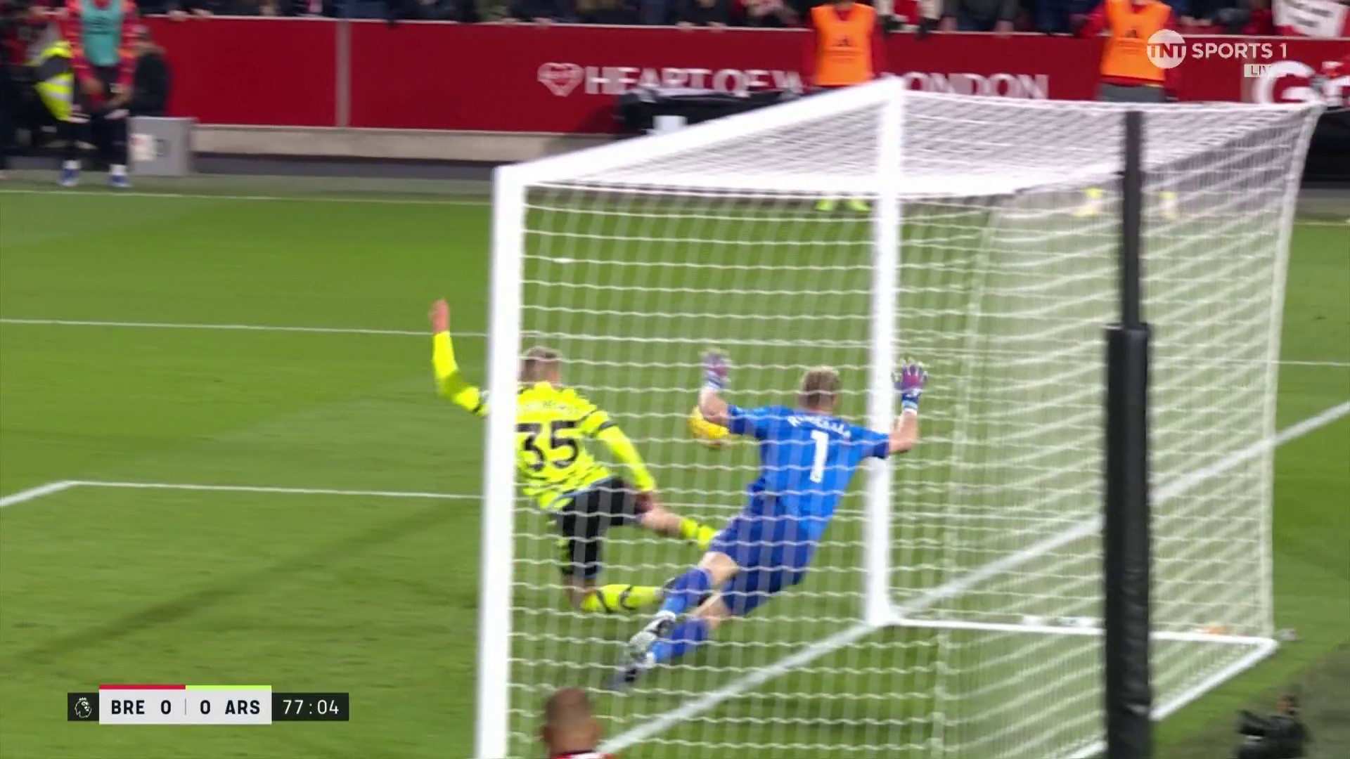 Zinchenko hồi sinh mạnh mẽ - Bóng Đá