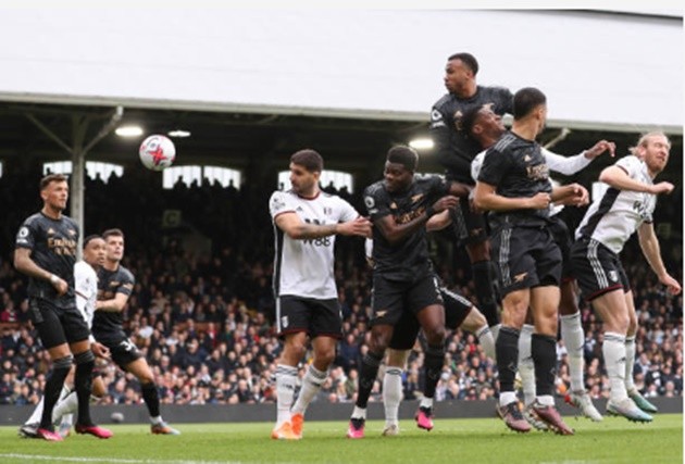 Tấn công vũ bão, Arsenal giữ chắc ngôi đầu - Bóng Đá