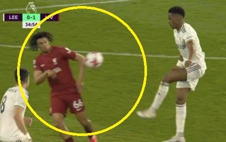 VAR bị chỉ trích trong trận thắng 6-1 của Liverpool - Bóng Đá