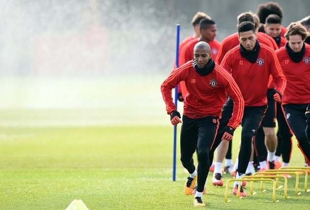 Ashley Young: 'Cây trường sinh' đáng trân trọng của Premier League - Bóng Đá
