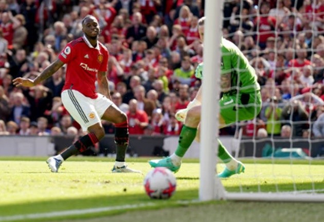 Anyone other than Wan-Bissaka in that position and it's 1-0 to Man Utd.