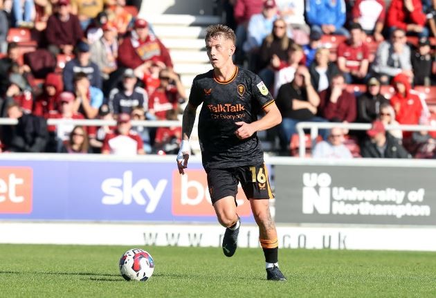 United loanee Ethan Galbraith jokingly compared to Andrea Pirlo by Salford City teammate - Bóng Đá