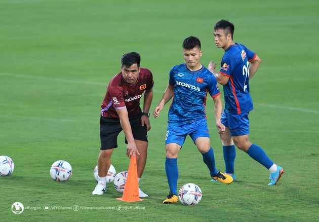 Bàn tay sắt còn mềm của HLV Troussier - Bóng Đá