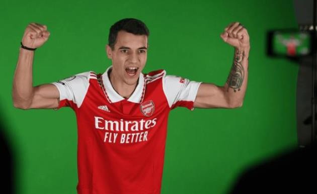 Arsenal có sẵn một Aymeric Laporte khác trong đội hình - Bóng Đá