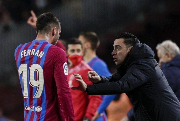Xavi hết lời động viên 