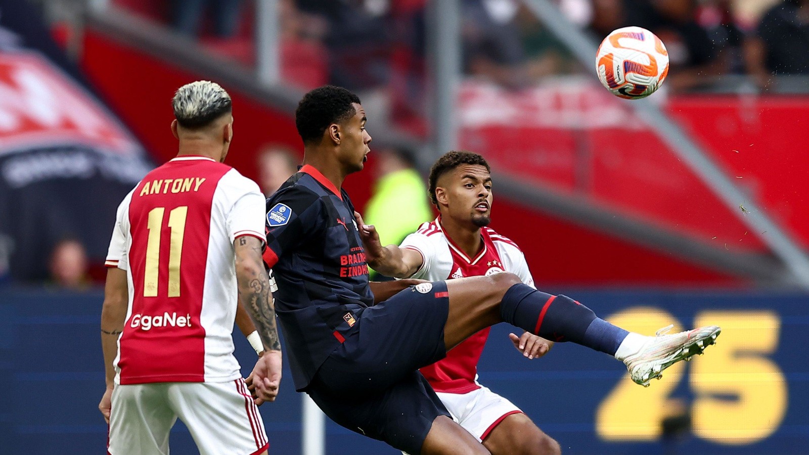 “Shoot well with left, right, and can head” – Manchester United hovering to sign ‘very special’ player - Bóng Đá