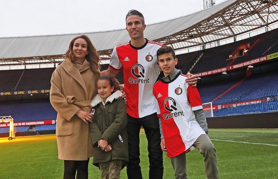 Thiếu chứng cứ, Van Persie thoát án tù - Bóng Đá