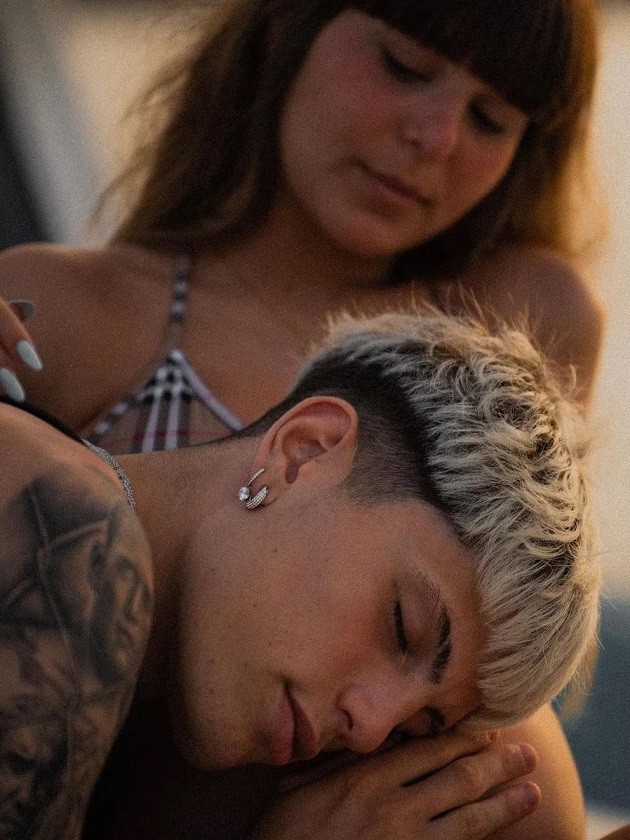 Alejandro Garnacho, 19, reveals he is expecting his first child with girlfriend Eva Garcia as the loved-up couple enjoy sun-soaked getaway - Bóng Đá