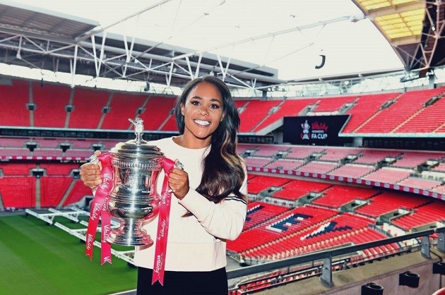 Alex Scott becomes FIFA's first ever female commentator - Bóng Đá