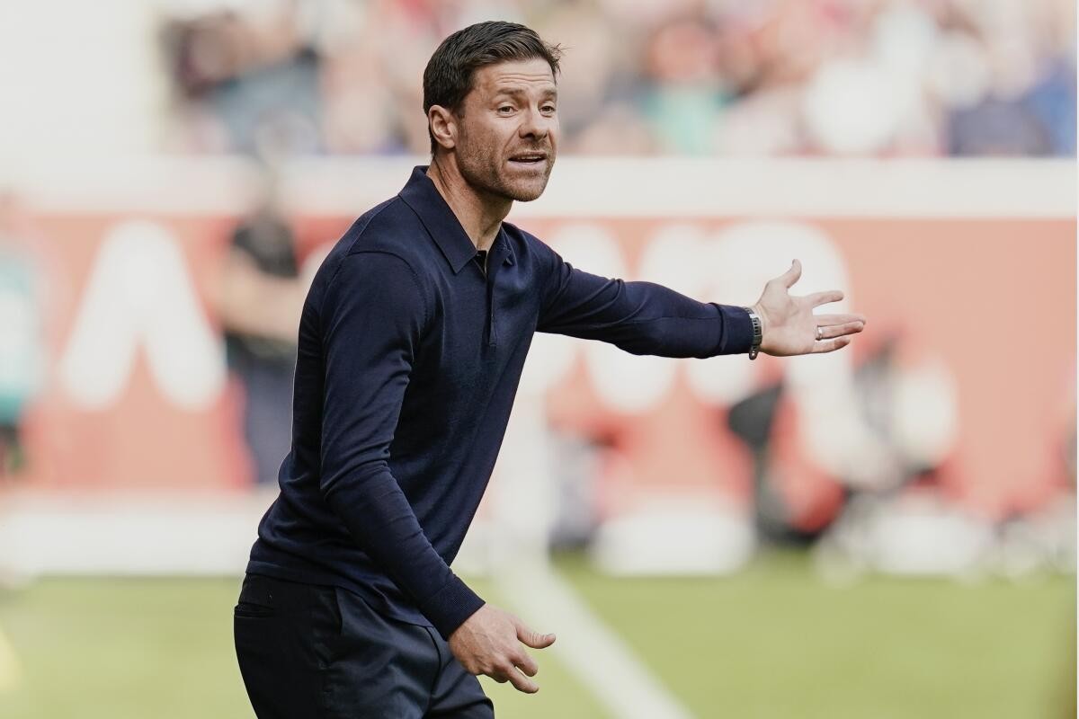 'I'm Sure Xabi Alonso Will Stay', Says Bayer Leverkusen Sporting Director - Bóng Đá