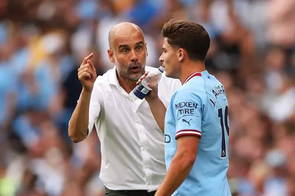 Julian Alvarez đá hộ công, Pep Guardiola lại có thêm một phát minh mang tầm thời đại - Bóng Đá