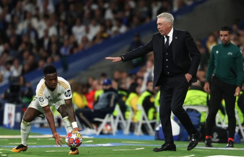 Vinicius unhappy with his substitution - Bóng Đá