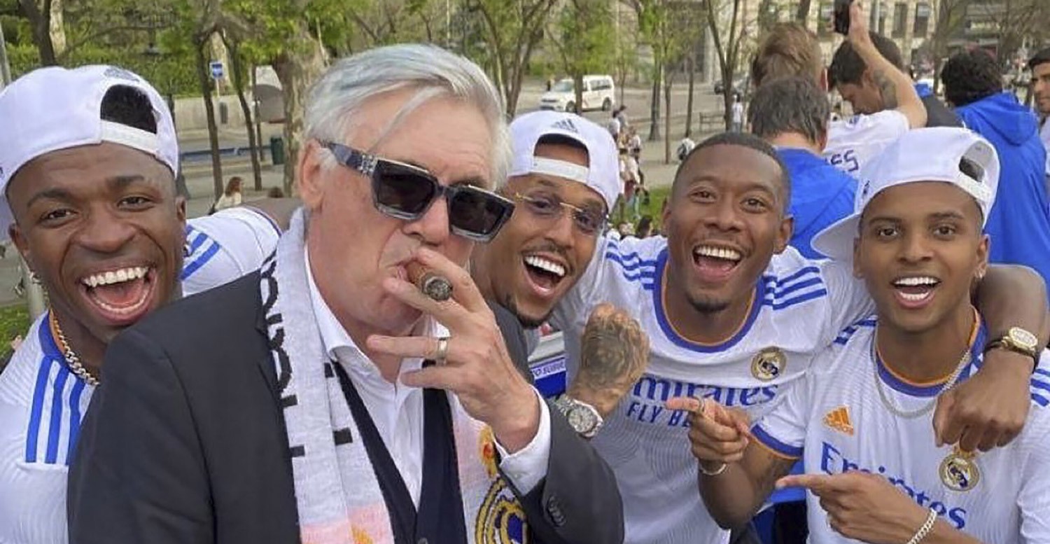 HLV Carlo Ancelotti bật khóc - Bóng Đá