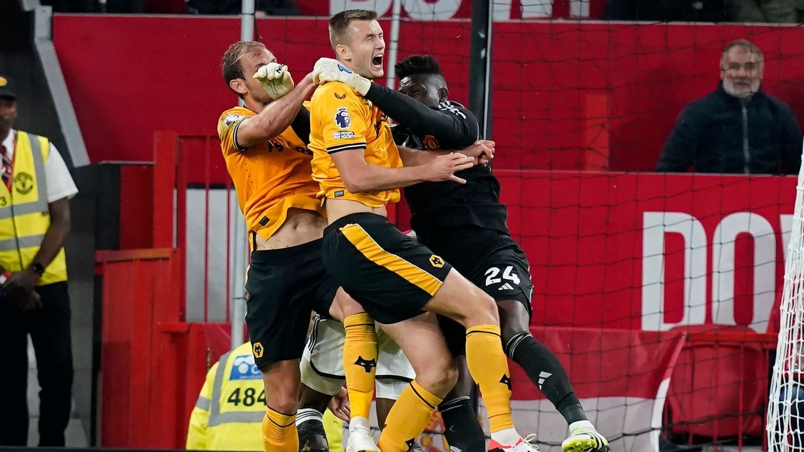 Andre Onana bị chê bai sau 3 trận cho MU ở Ngoại hạng Anh - Bóng Đá