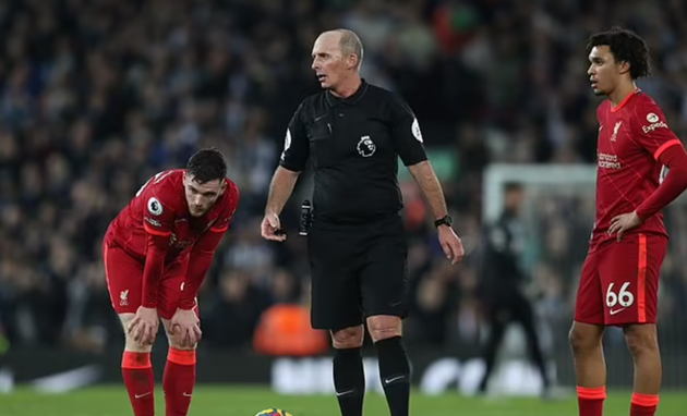 Gary Neville hails Liverpool defenders Trent Alexander-Arnold and Andy Robertson as the best full-backs in Premier League HISTORY - Bóng Đá