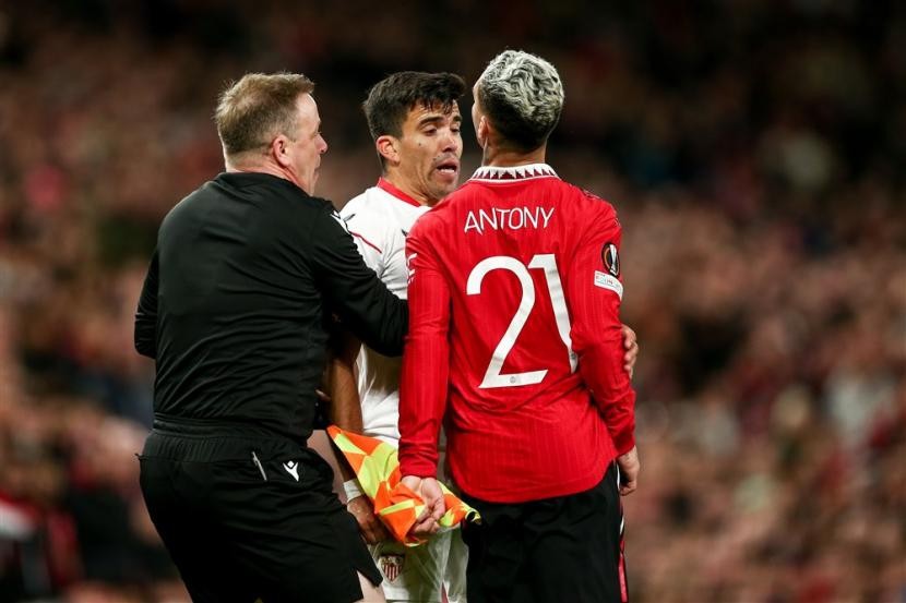 Erik ten Hag mắng Antony, lệnh MU giữ cái đầu lạnh trước Sevilla - Bóng Đá