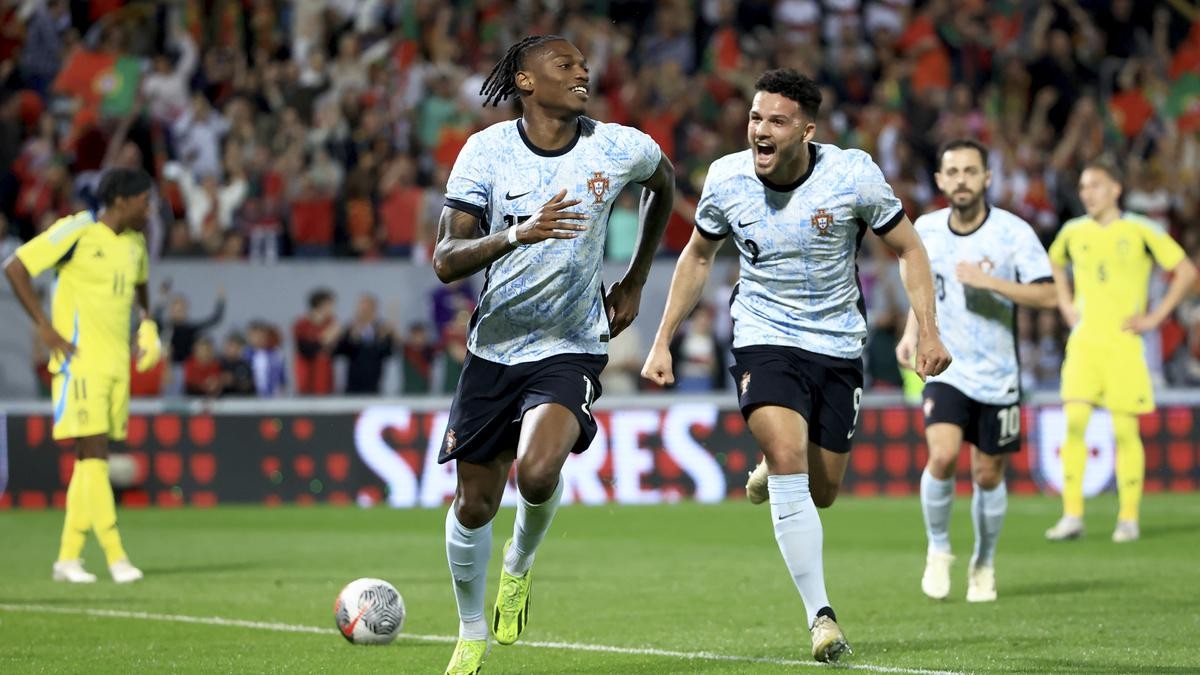 Ronaldo trở lại, tuyển Bồ Đào Nha thua mất mặt - Bóng Đá