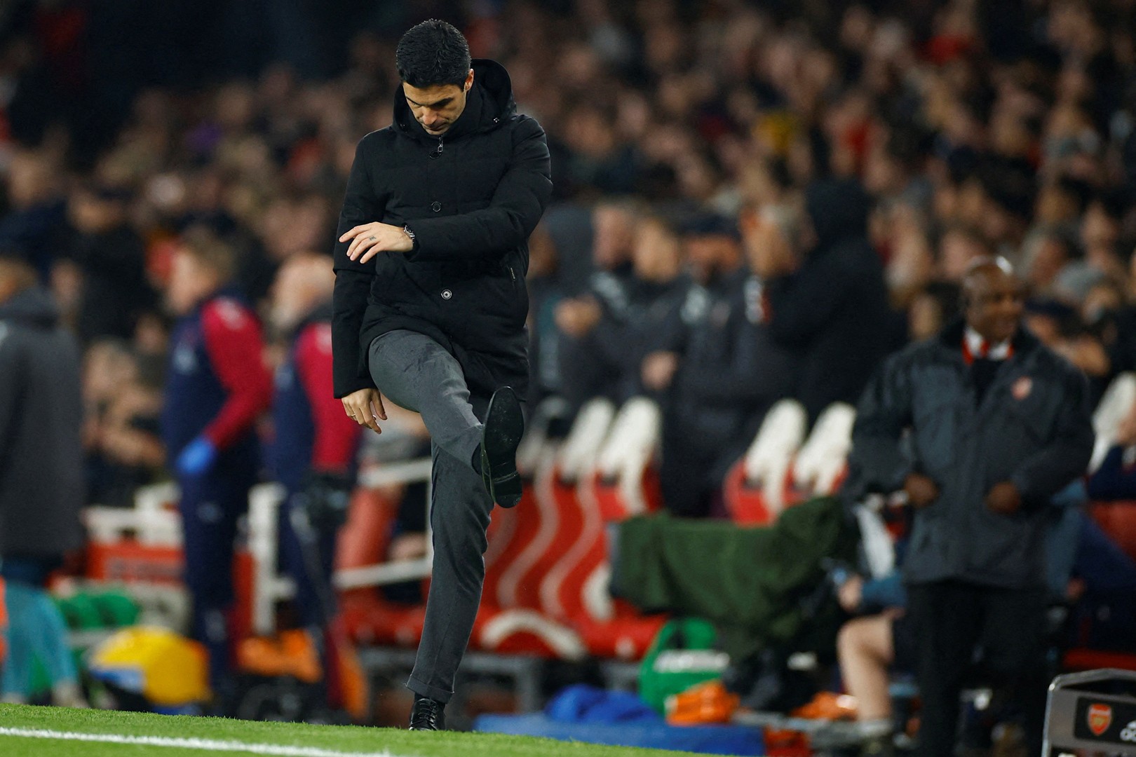 Arsenal hòa đội chót bảng: Run rẩy đấu Man City - Bóng Đá