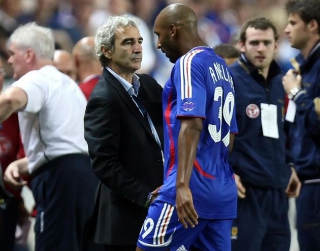 Những cầu thủ gây nhiều tranh cãi nhất lịch sử bóng đá - Bóng Đá