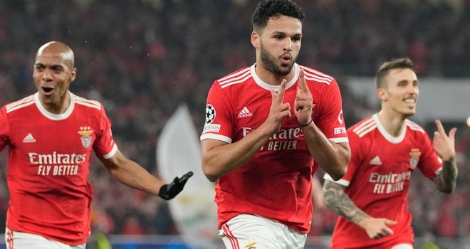 Tiền đạo mới của Man Utd lộ diện? - Bóng Đá