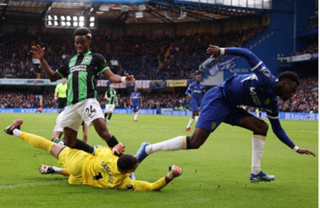 Robert Sanchez made 7 saves in Chelsea's win over Brighton, the most he's made in a Premier League game for the Blues. - Bóng Đá