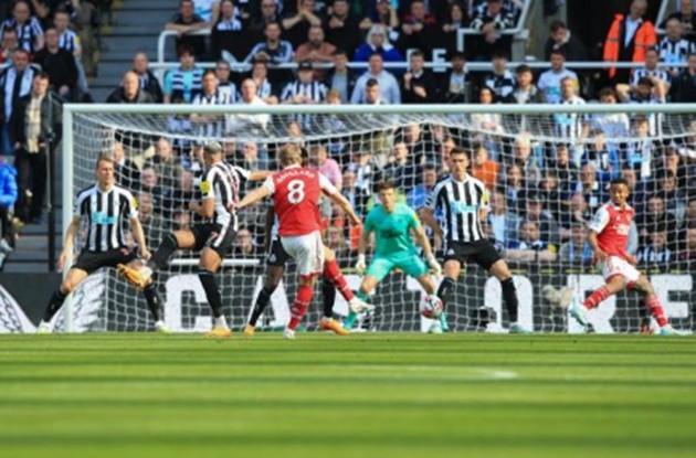 Brilliant left foot and you just cannot leave him free from 20 yaRds out - Bóng Đá