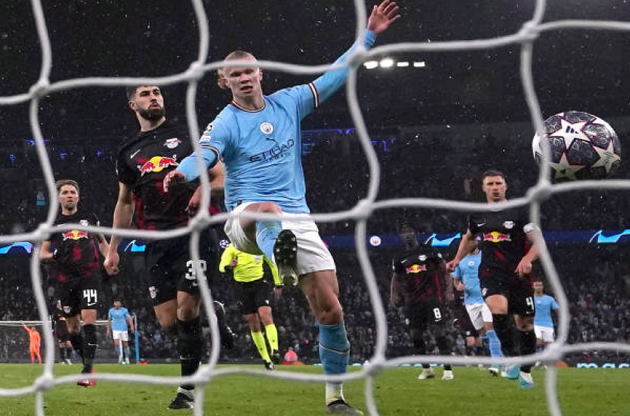 Một mình Haaland ghi 5 bàn, đưa Man City vào Tứ kết - Bóng Đá