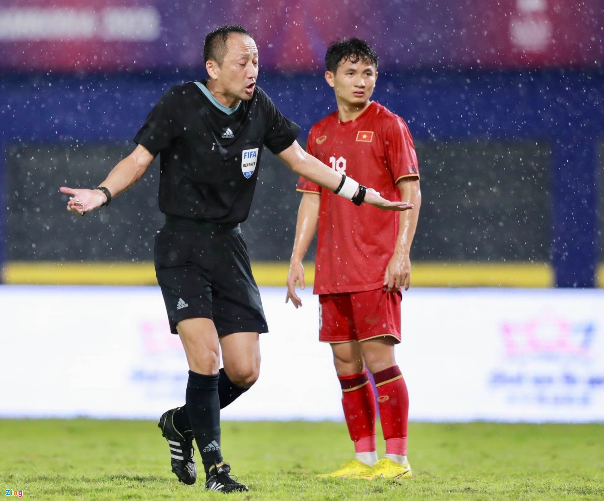 Nhà báo Malaysia: 'Trọng tài Nhật thổi có lợi cho Việt Nam' - Bóng Đá