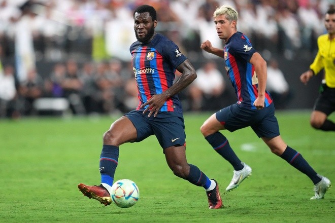 Barca chỉ đăng ký được 13 cầu thủ - Bóng Đá