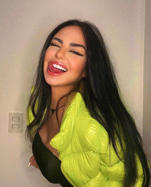 Who Is 18YO Vitor Roque’s 5 Years Older Fiancé Dayana Lins? - Bóng Đá