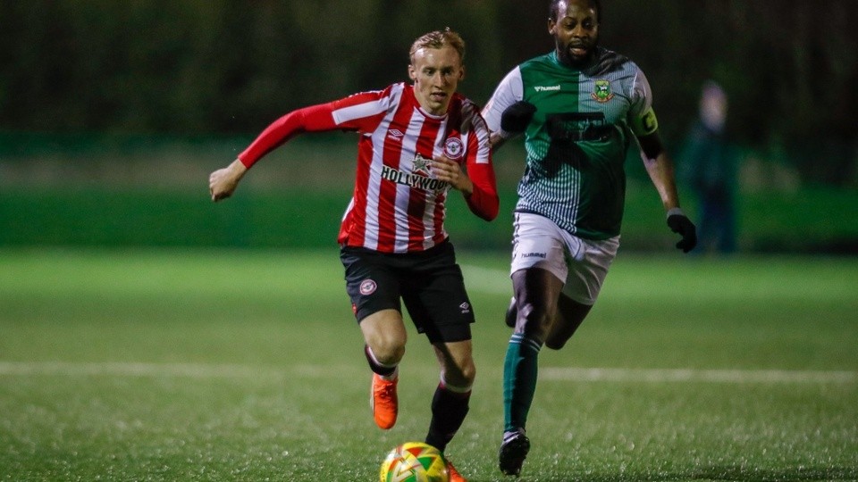 Beckham bỏ về sớm khi đội của con trai thua ngược - Bóng Đá