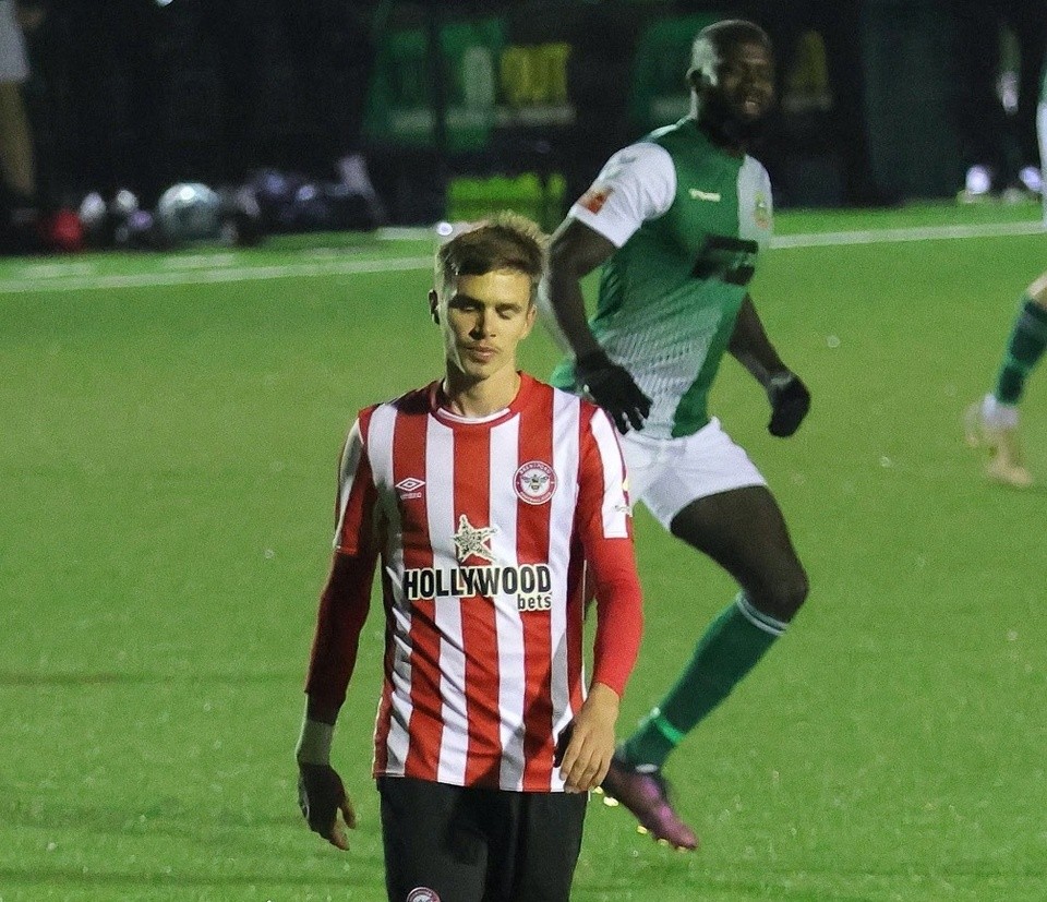 Beckham bỏ về sớm khi đội của con trai thua ngược - Bóng Đá