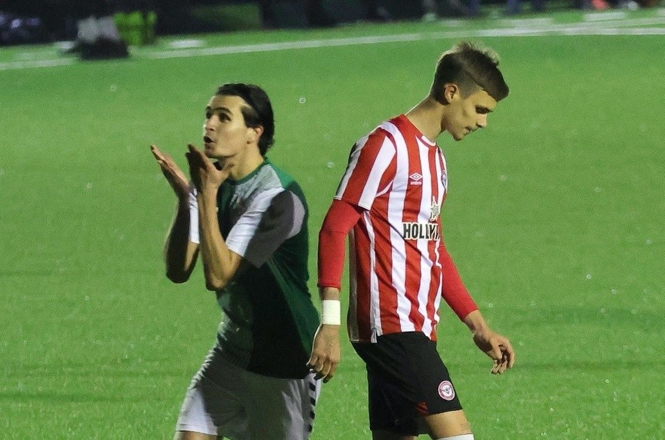 Beckham bỏ về sớm khi đội của con trai thua ngược - Bóng Đá