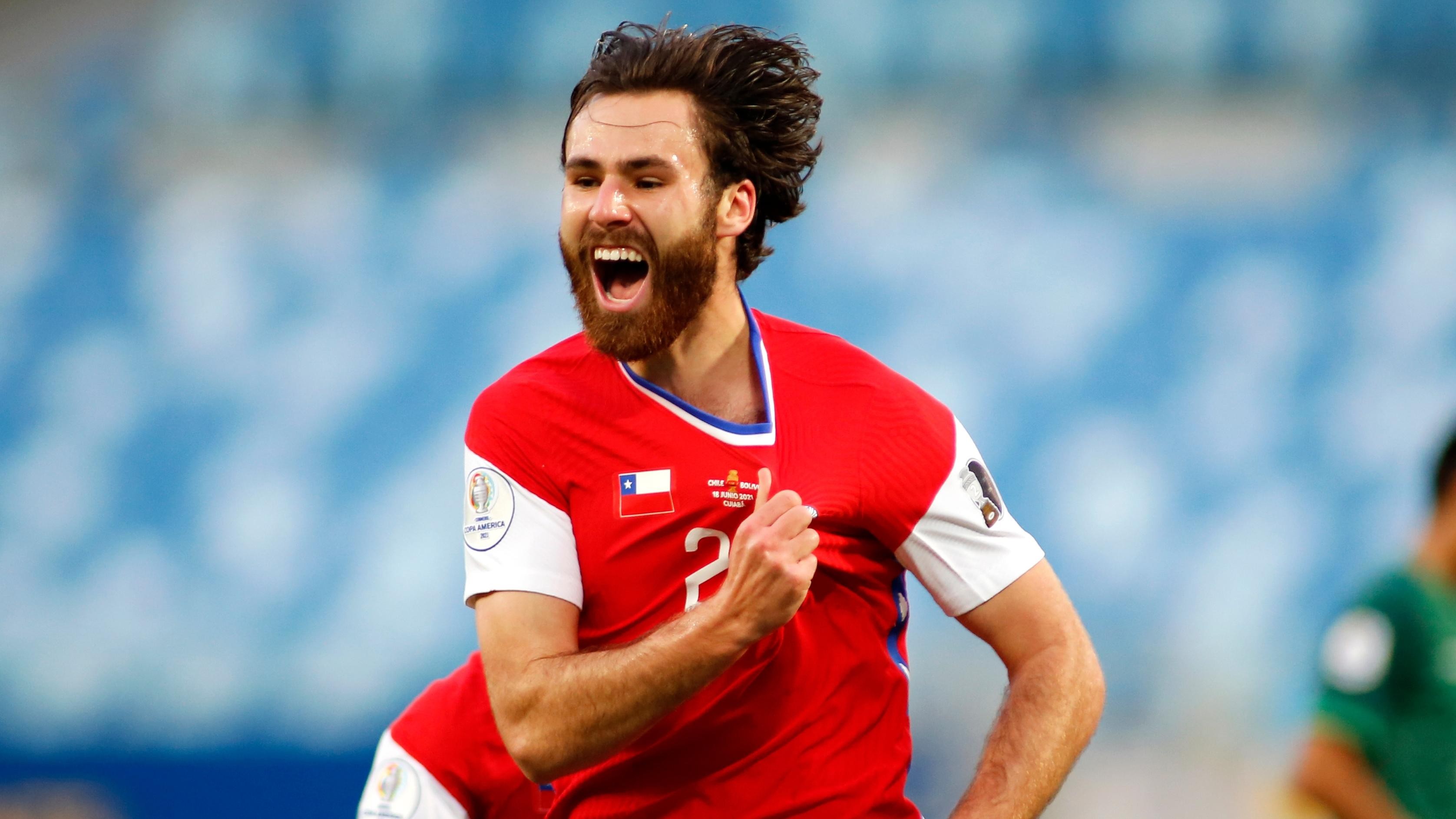 Man Utd have 'scouted' 41-goal South American striker at Old Trafford Ben Brereton Diaz - Bóng Đá