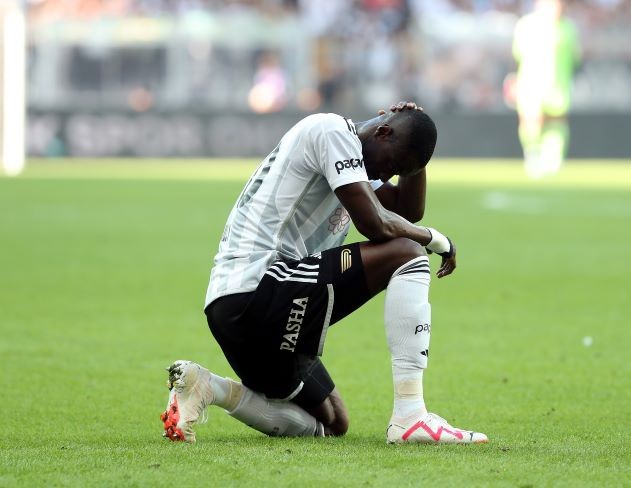 Đá dở ở Besiktas, Bailly còn gây sự với HLV - Bóng Đá
