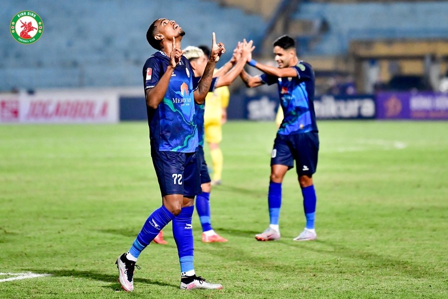Xuân Mạnh mắc lỗi, Hà Nội FC phơi áo ngay trên sân nhà - Bóng Đá